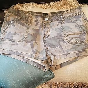 NWOT! Camouflage Camo Shorts size 13